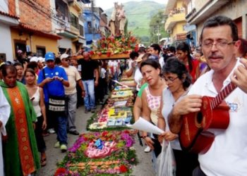 Conozca sobre la tradicional alfombra de las flores del estado Miranda