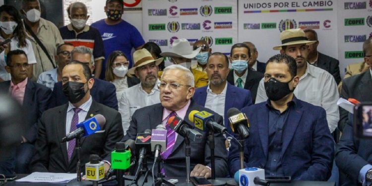 Considera Gutiérrez que todos los partidos políticos que le hicieron oposición al gobierno de Hugo Chávez Frías y los que le están haciendo oposición a Nicolás Maduro, todos son de oposición.