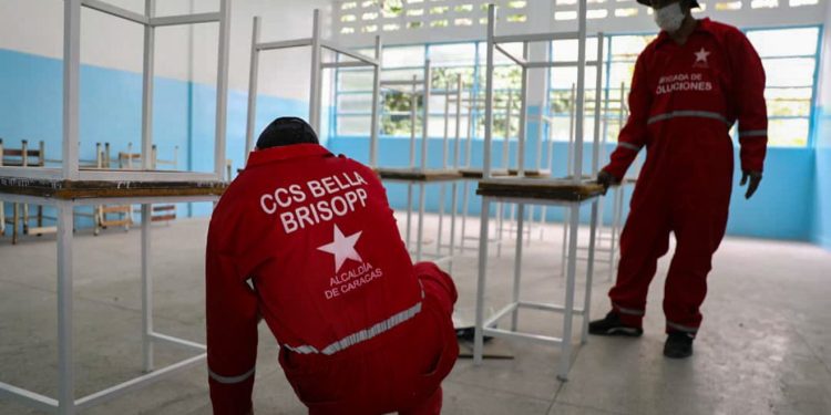 Maduro pide elaborar método permanente de mantenimiento para el sector salud y educación