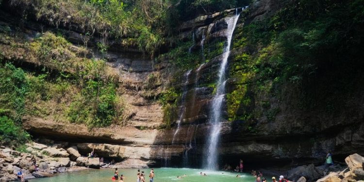 Imponente cascada El Silencio del estado Barinas un lugar mágico para la aventura