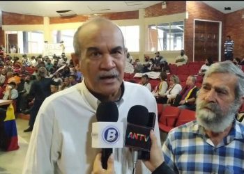 Euribes Guevara. diputado a la AN en compañía de Moisés Morón, presidente del Clsem.