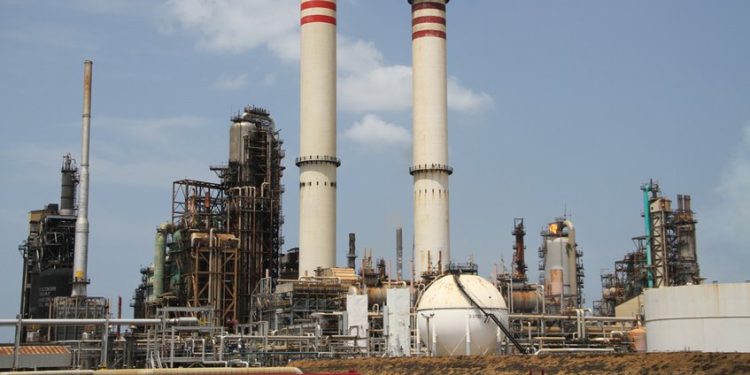 Refinería Amuay reanudó operaciones tras apagón 1 df35a45691bd4586915bde7e053b392d
