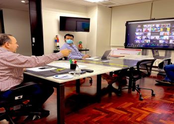 Marco Torres evalúa operatividad de las empresas hidrológicas del país