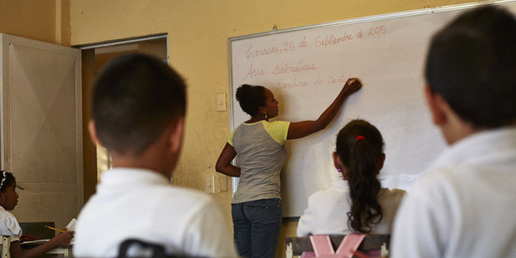 Cerca de 50 % de los docentes han desertado del sector público 1 image 81