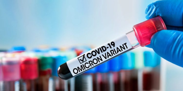 Este es el nuevo síntoma de la variante Ómicron que se expande por el mundo 1 Autoridades de salud asegurán que está variante puede reconocerse por dar mucha fiebre
