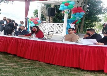 Alcaldesa Carmen Meléndez entregó condecoraciones Waraira Repano