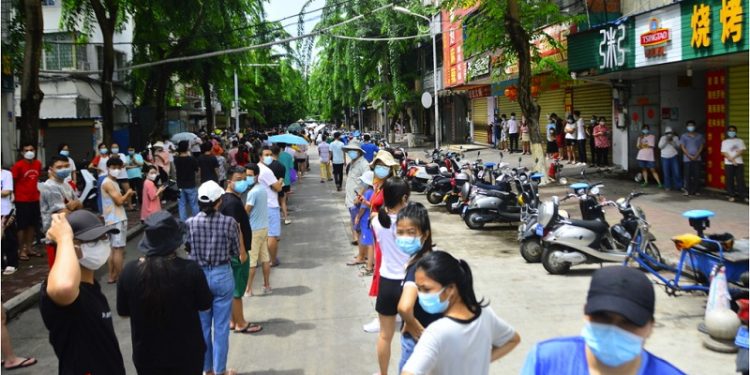 Turistas quedaron atrapados en la ciudad de Sanya tras brote de Covid-19
