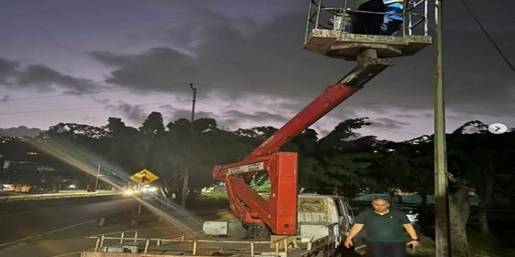 Culminado trabajo de reemplazo de 46 luminarias en distribuidor La Gaviota Caracas