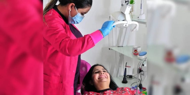 Dra. Vicklenia Mora, especialista en dibujar sonrisas: "La prevención es la clave para tener salud bucal" 1 Doctora Vicklenia Mora, Especialista en Ortodoncia y Estética dental.