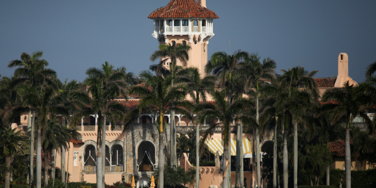 Donald Trump aseguró que hasta su "caja fuerte la hurgaron"