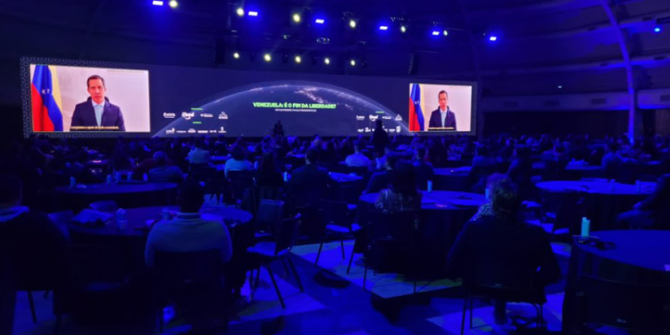 Guaidó a comunidad Internacional: los venezolanos deben ser defensores de la democracia en todo el mundo 1 Guaidó hizo un llamado a la comunidad Internacional para que sigan respaldando a los venezolanos en su lucha