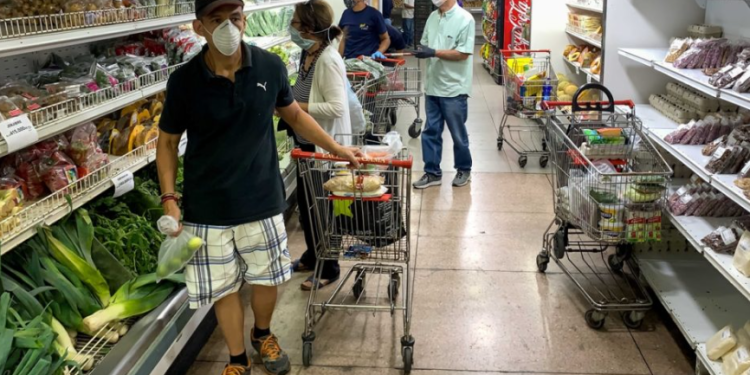 Sin embargo, el presidente Nicolás Maduro, asegura que la economía crecerá un 10 a 20% este año