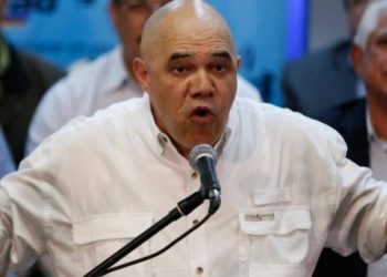 Torrealba considera que Maduro "«está respondiendo a la demanda social con la prepotencia, con la soberbia, con la jacatonería de quien tiene una imagen distorsionada de sí mismo»