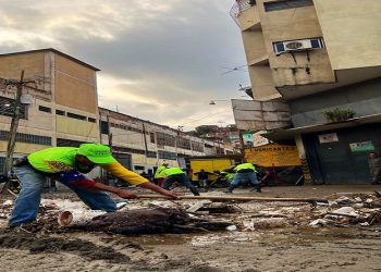 Desplegado equipos de atención en zonas afectadas por lluvias en Antímano