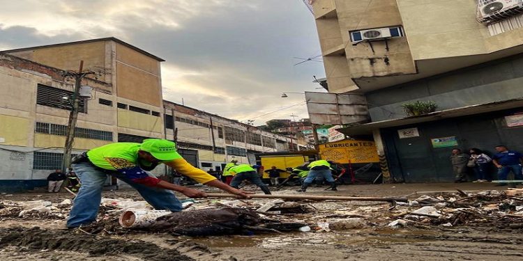 Desplegado equipo de atención en zonas afectadas por lluvias en Antímano 1 Desplegado equipos de atención en zonas afectadas por lluvias en Antímano