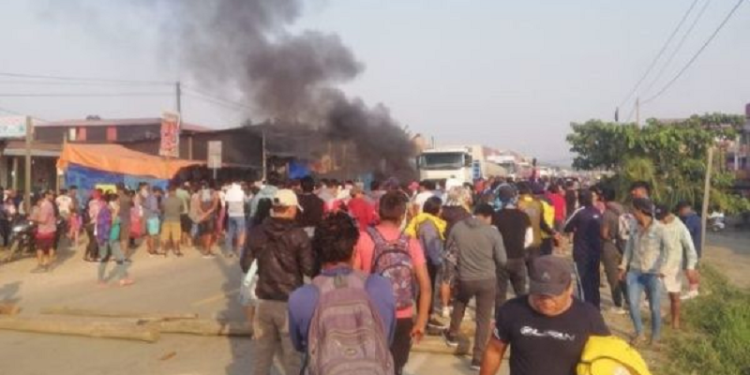 Mineros atacaron estación policial en Perú y murieron 2 personas 1 Mineros atacaron estación policial en Perú y murieron 2 personas