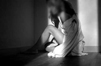 Hombre condenado a más de 29 años de cárcel por abusar sexualmente de sus tres hijas