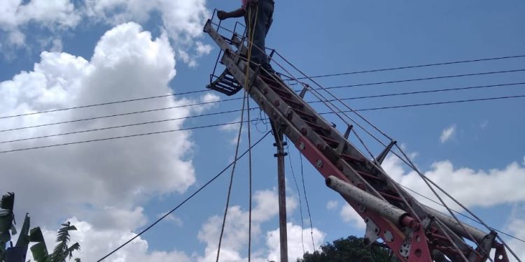 Luna y Tillero potencian el alumbrado público en el casco central de Morón en Monagas