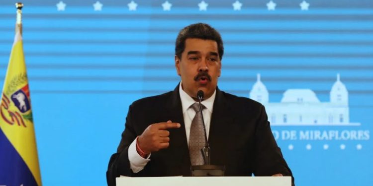 Maduro propondrá a Gustavo Petro, la creación de una zona económica comercial