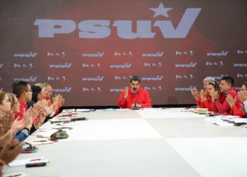 Maduro felicita a los jefes de calle del Psuv electos este 20A