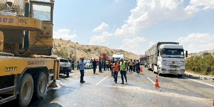 Choque al sur de Turquía deja 16 muertos 1 Choque al sur de Turquía deja 16 muertos