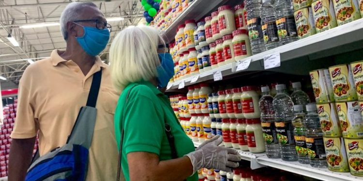 Familias venezolanas se ven en la obligación de gastar el sueldo completo en alimentos 1 Familias venezolanas se ven en la obligación de gastar el sueldo completo en alimentos