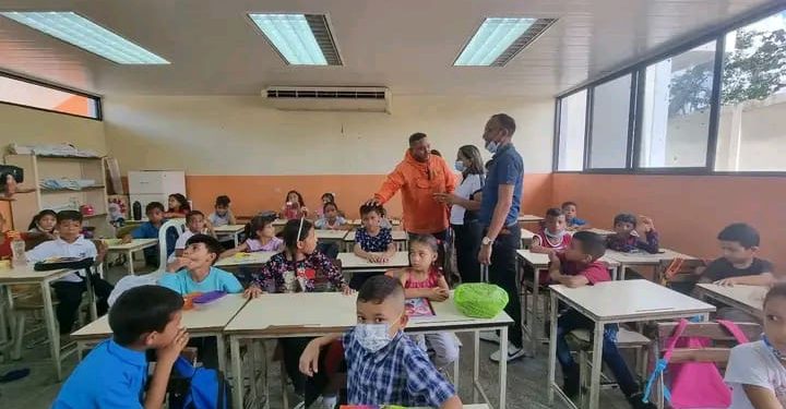 Más de 400 estudiantes arrancaron Plan Educativo 2022 en Caicara de Maturín 1 El alcalde Daniel Monteverde dio la bienvenida a los estudiantes.