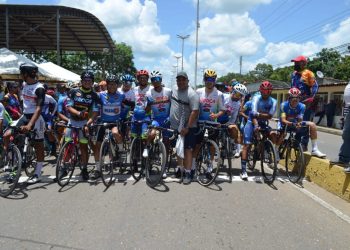El alcalde Daniel Monteverde dio inicio a la actividad.