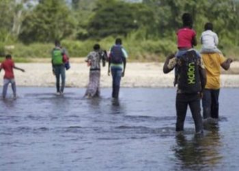 Migrantes venezolanos pierden la vida al cruzar un río en Panamá
