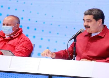 Mandatario Nacional insta a crear un Movimiento de Expertos para combatir ataques internacionales