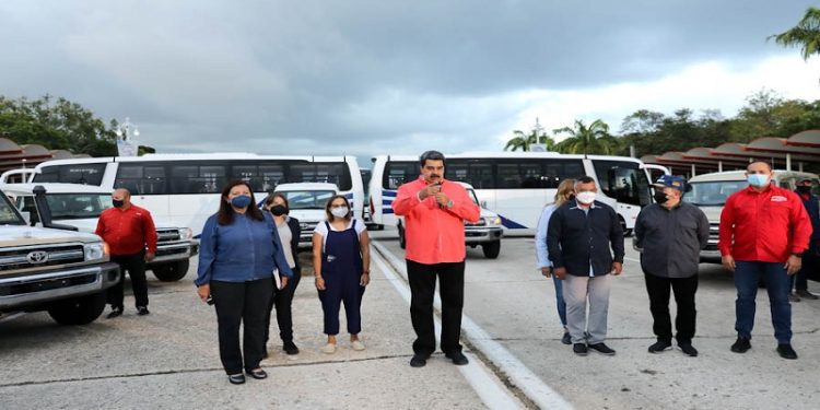 Sistema 1×10 del Buen Gobierno entrega jeeps y autobuses para transporte público de Caracas 1 Sistema 1×10 del Buen Gobierno entrega jeeps y autobuses para transporte público de Caracas