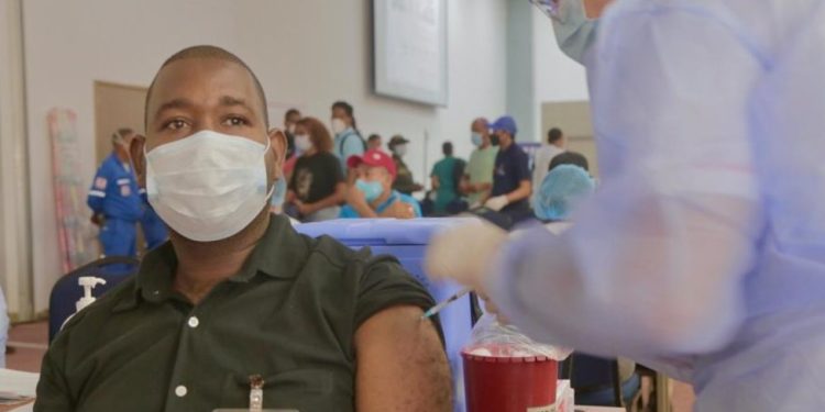 Autoridades en alerta por las secuelas del COVID-19 1 Autoridades del Gobierno Nacional hicieron un llamado a continuar con los refuerzos de las vacunas del COVID-19