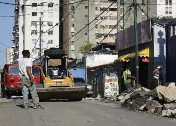 Cuadrillas del sistema 1x10 trabajan en el despeje de calle en Altagracia Caracas