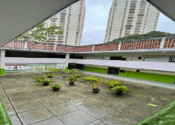 Carmen Meléndez inicia recuperación de escuelas en Caracas