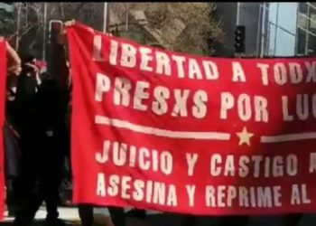 Estudiantes chilenos realizan multitudinaria marcha a favor de la constituyente