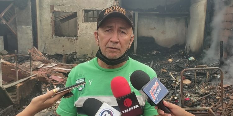 Presunta falla eléctrica dejó una vivienda completamente calcinada 1 Presunta falla eléctrica dejó una vivienda completamente calcinada