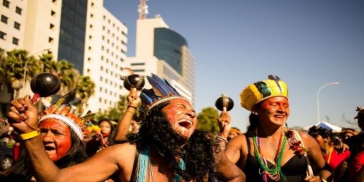 Indígenas protestan contra desforestación de la Amazonía en Brasil