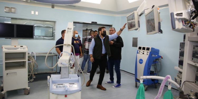 Gobernador de Monagas inspecciona pabellones del HUMNT de cara al Plan Quirúrgico 1 El gobernador Ernesto Luna, junto a la directiva del HUMNT, inspecciona las salas de quirófanos.