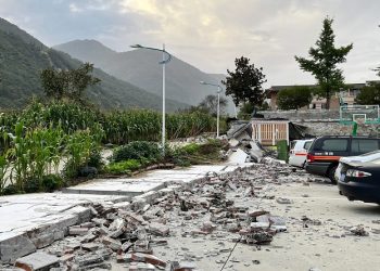 Suman a 21 la cifra de fallecidos tras terremoto en China