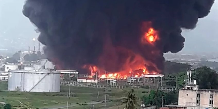 Incendio en la Refinería de Puerto La Cruz fue causada por un rayo 1 image 15
