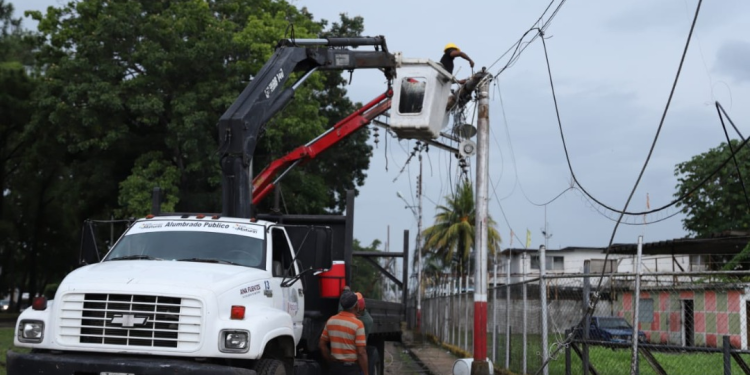 Alcaldía de Maturín y Corpoelec trabajan para restablecer servicio eléctrico en la avenida Libertador 1 image 41