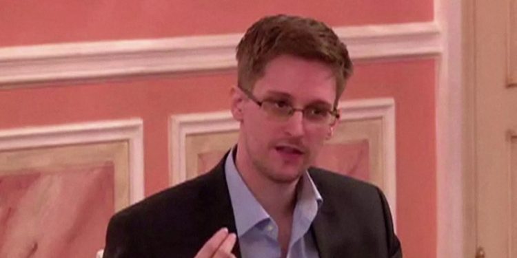 Edward Snowden recibe ciudadanía rusa 1 Edward Snowden recibe ciudadanía rusa