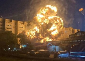 Avión militar estrelló cerca de un edificio residencial en Rusia