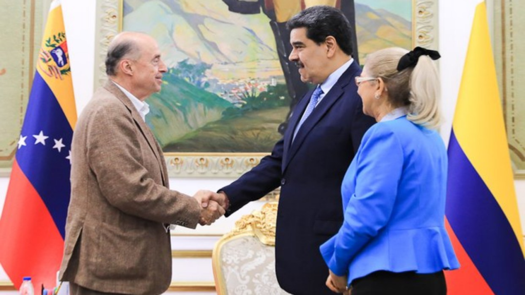 Presidente Maduro sostiene encuentro con el canciller de Colombia Álvaro Leyva