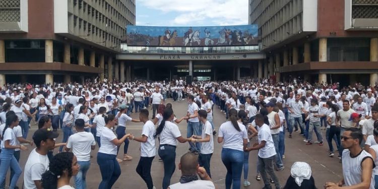 Más de 3 mil personas en Venezuela se preparan para romper Récord Guinness en salsa casino 1 salsa casino 1