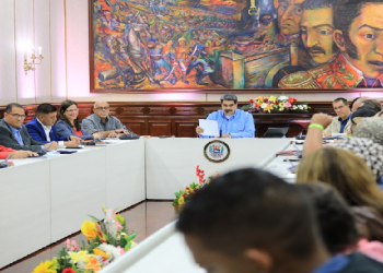 Maduro ordenó evaluar fallas en financiamiento a consejos comunales