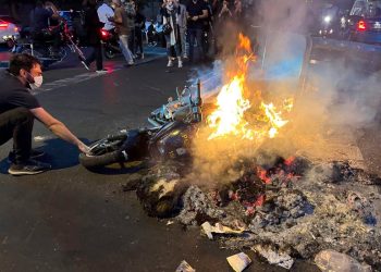 Protestas contra el régimen en Irán deja al menos 12 personas muertas