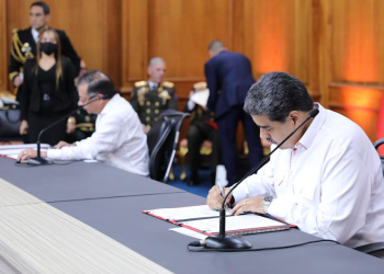 Maduro y Petro firmaron declaración conjunta para consolidar las relaciones entre ambos países 1 image 1