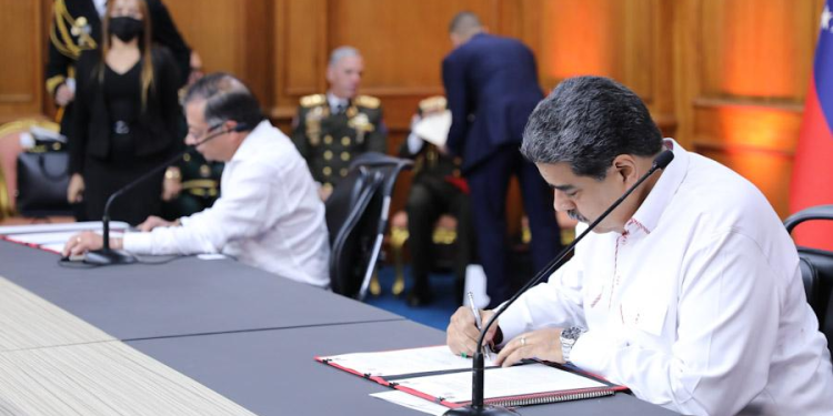 Maduro y Petro firmaron declaración conjunta para consolidar las relaciones entre ambos países 1 image 1