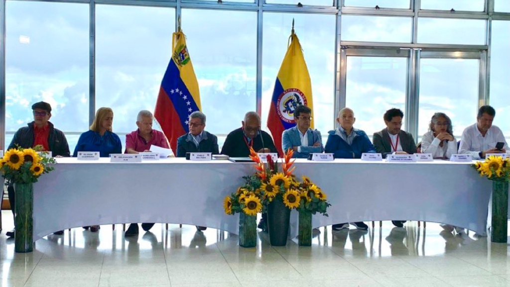 Gobierno de Colombia y el ELN reanudan con "plena voluntad" negociaciones de paz en Venezuela